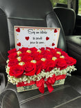 Cargar la imagen en la vista de la galería, Cajita de rosas + Chocolates