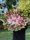Cargar la imagen en la vista de la galería, Ramo de rosas con lirios 🌹🌸
