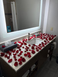 Cargar la imagen en la vista de la galería, Decoración de cuarto 200 rosas 🌹 +globos🎈+velas🕯️+letrero personalizado