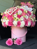 Cargar la imagen en la vista de la galería, Caja de flores surtida🌸💕