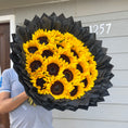 Cargar la imagen en la vista de la galería, Ramo de 24 girasoles 🌻