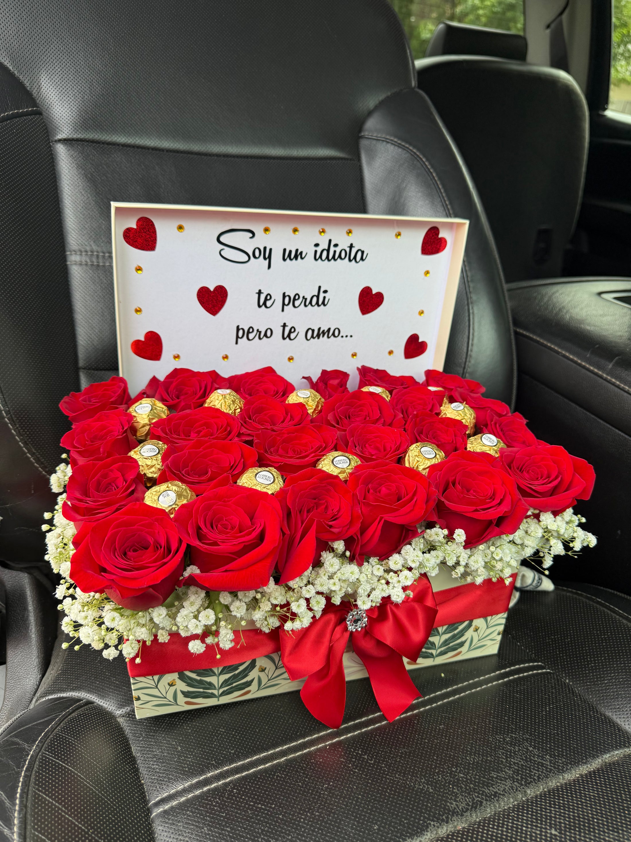 Cajita de rosas + Chocolates