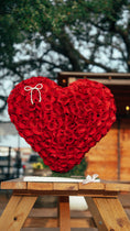 Cargar la imagen en la vista de la galería, Corazón de rosas ❤️🌹
