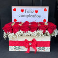 Cargar la imagen en la vista de la galería, Cajita de rosas + Chocolates
