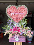 Cargar la imagen en la vista de la galería, Arreglo de corazón+flores surtidas
