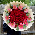Cargar la imagen en la vista de la galería, Ramo de rosas y gerberas 🌸🌹
