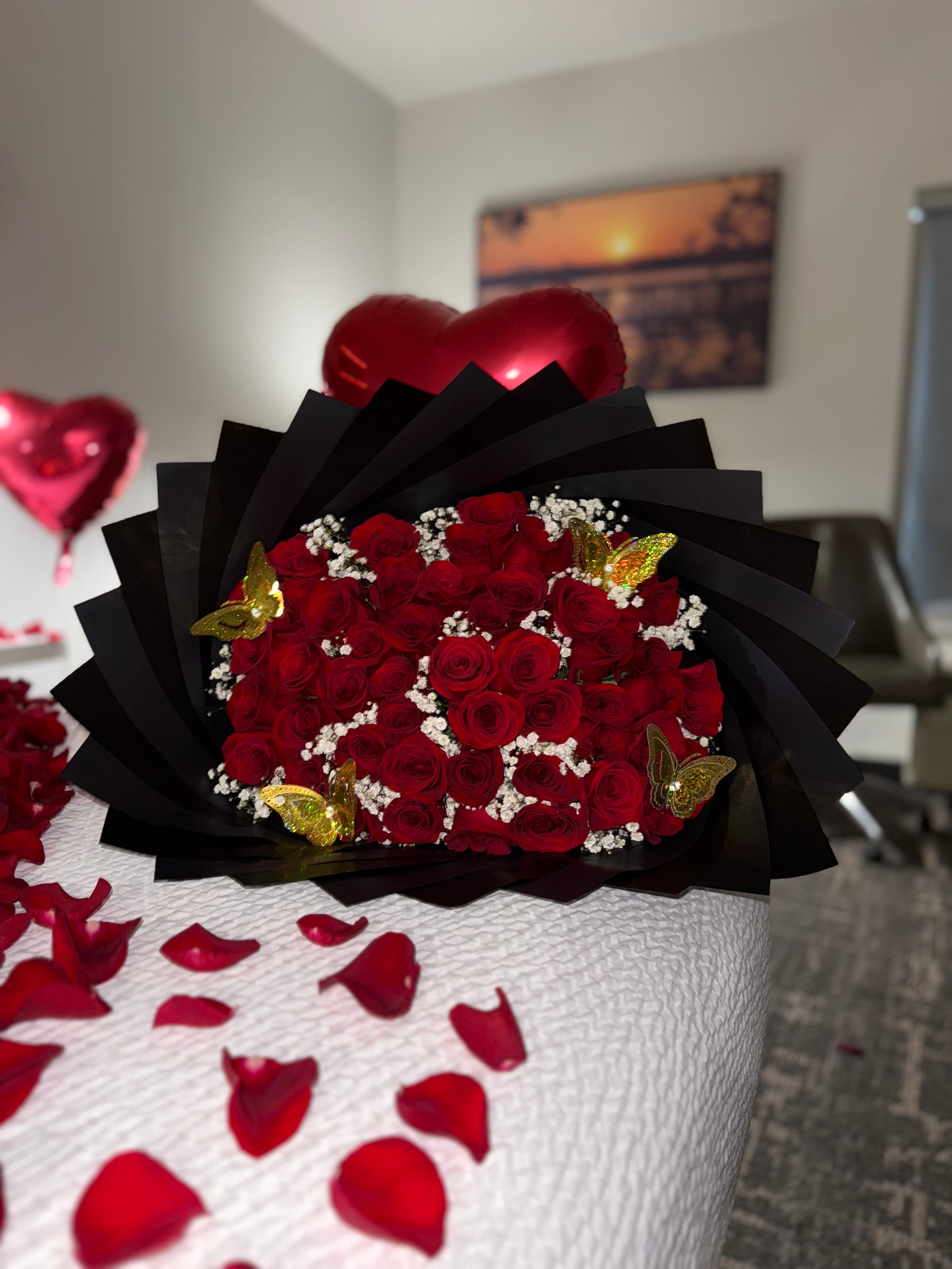 Decoración de cuarto 200 rosas 🌹 +globos🎈+velas🕯️+letrero personalizado