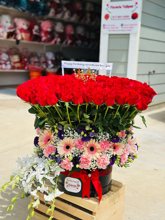 Arreglo de 100 rosas + flores surtidas