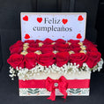 Cargar la imagen en la vista de la galería, Cajita de rosas + Chocolates
