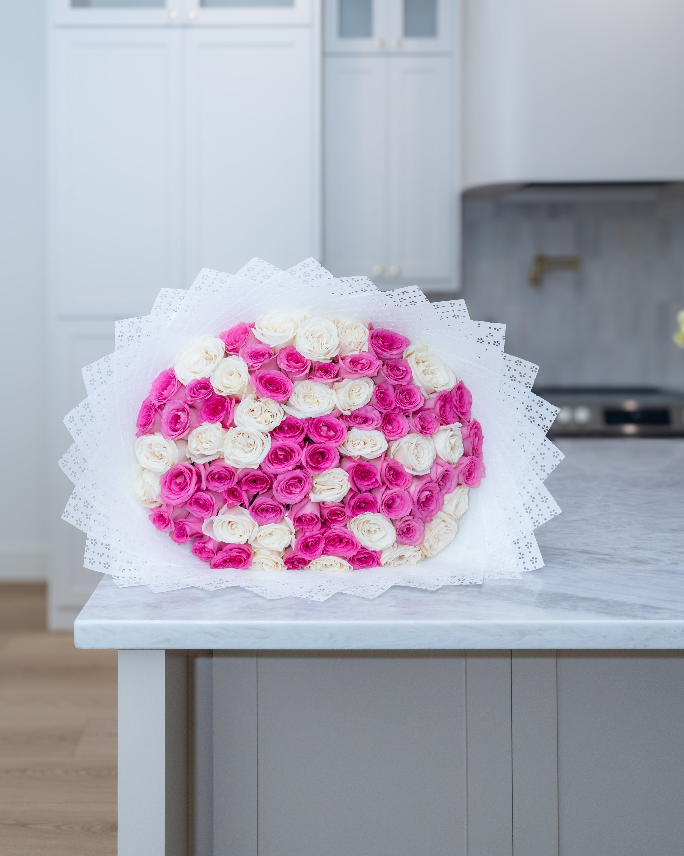 Ramo de rosas pink y blancas  💕
