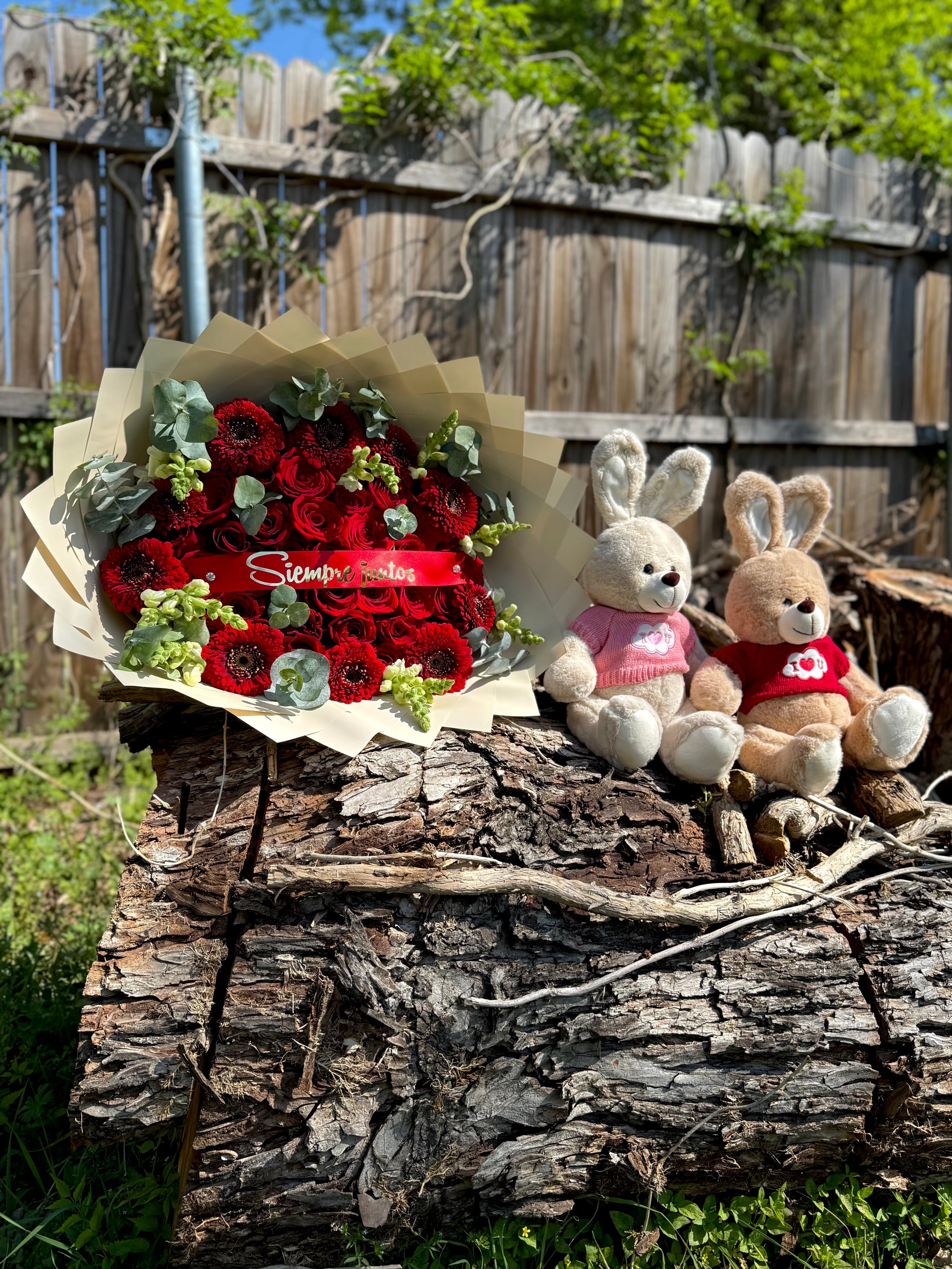 Ramo de 36 rosas y gerberas + pareja de 🐰