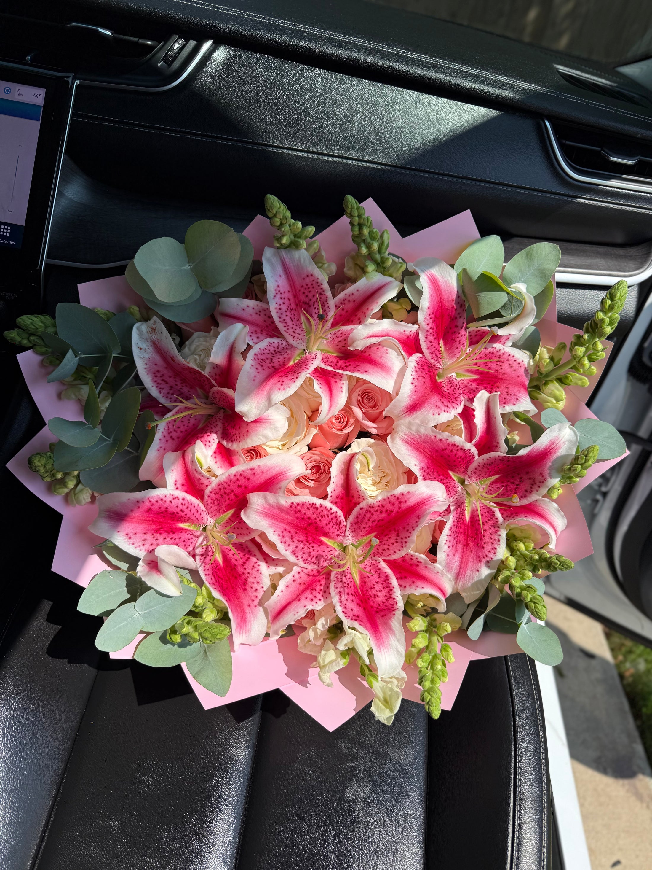 Ramo de rosas lirios 🌹🌸